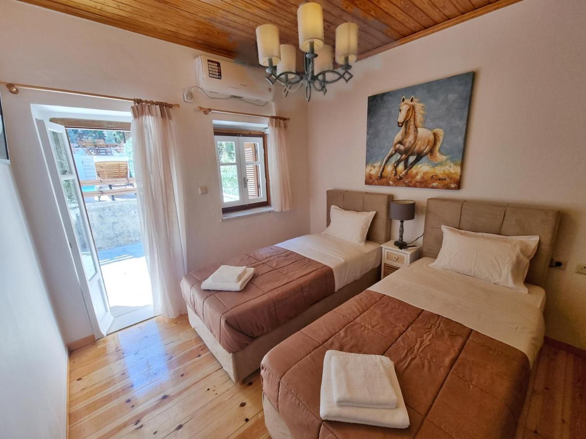 Вілла Karya Boutique Mansion Karia  Екстер'єр фото